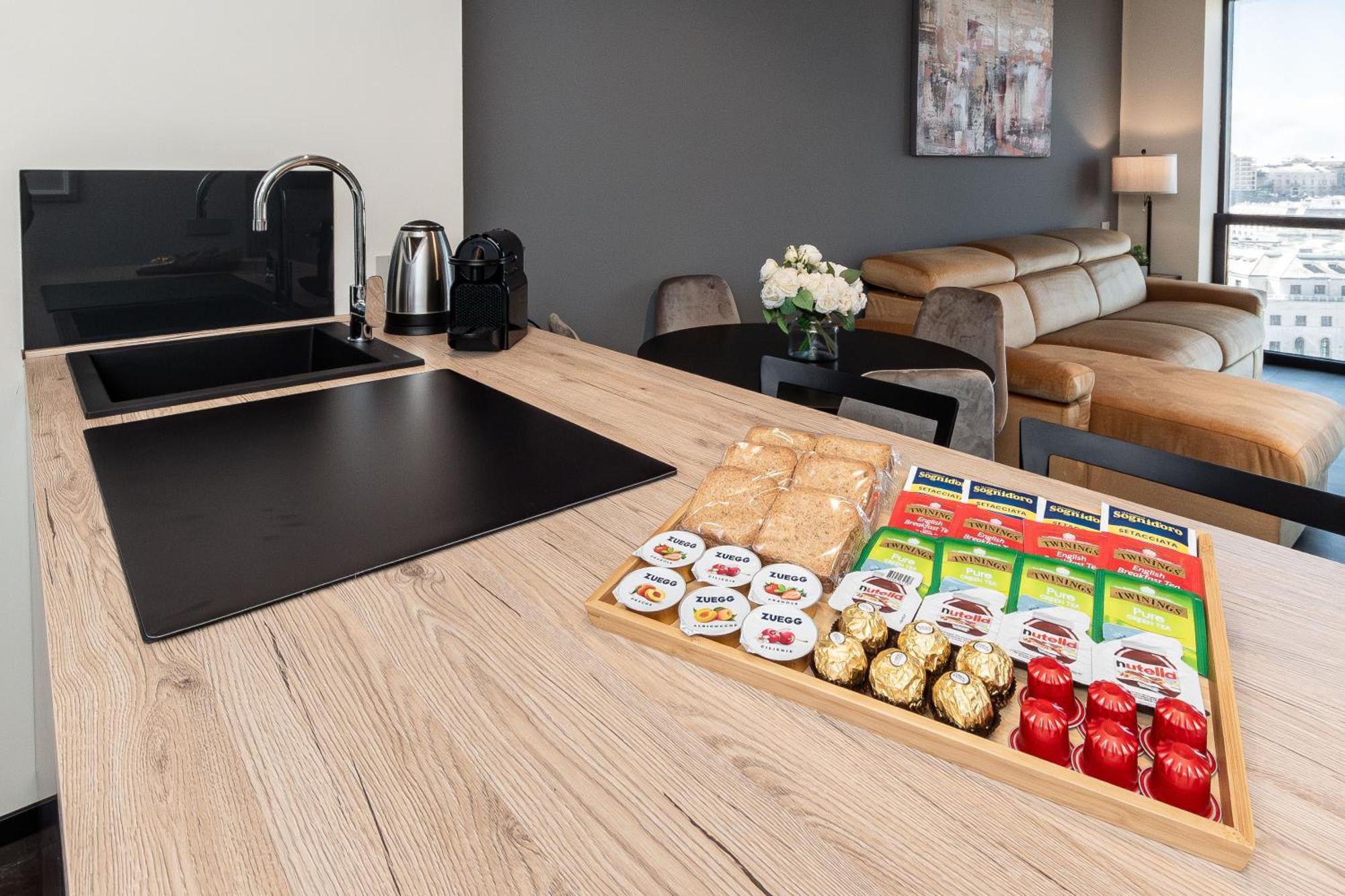 Free Parking In Luxury Suite With City View - Steps To Brignole Train Station Генуя Экстерьер фото